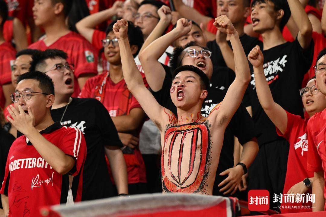 爱游戏APP-今晨亚冠焦点战；成都蓉城完成体检；赛场秩序良好；赛季目标并未改变(徐正源对成都蓉城亚冠目标的看法)