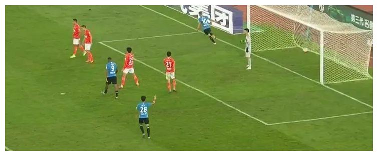 爱游戏体育-关于窗口期广州队远射贴柱——荷甲节点到来，更衣室稳定，控场能力受关注的信息